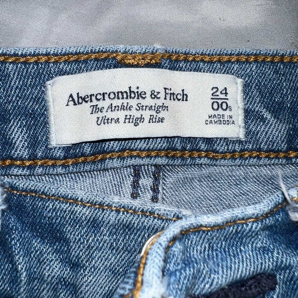 Abercrombie and Fitch Ankle Straight Ultra High-rise jeans - Picture 3 of 6